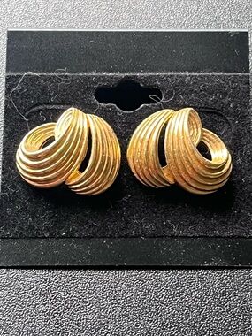 Vintage Gold-Tone Ribbed Swirl Post Earrings - Modernist